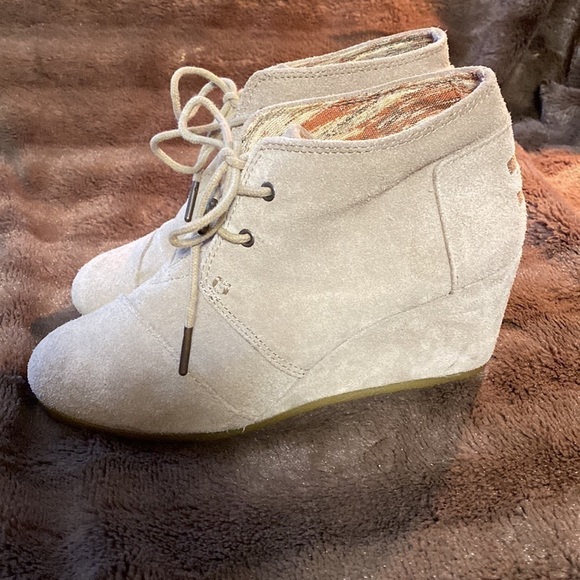TOMS Suede Wedge Bootie Sz 6.5 - Picture 2 of 12